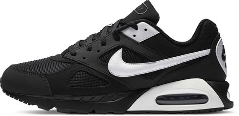 Nike ivo black and white